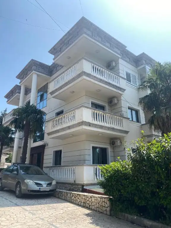 Skylark Apartments - Free Parking