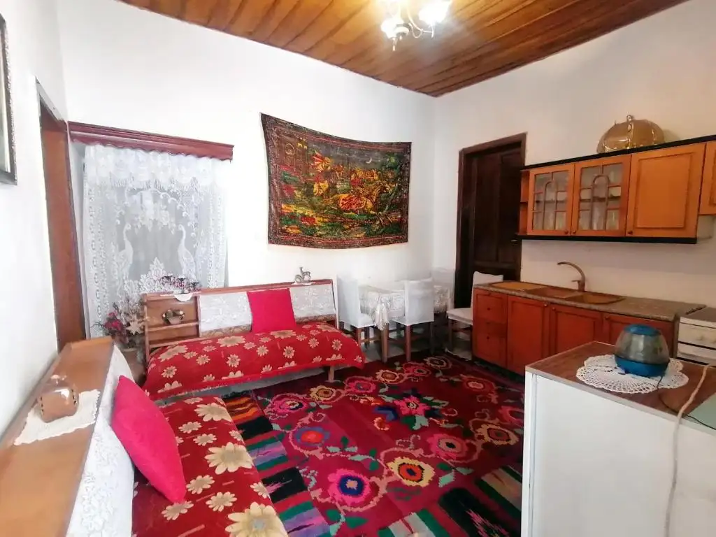 Karagjozi Guesthouse