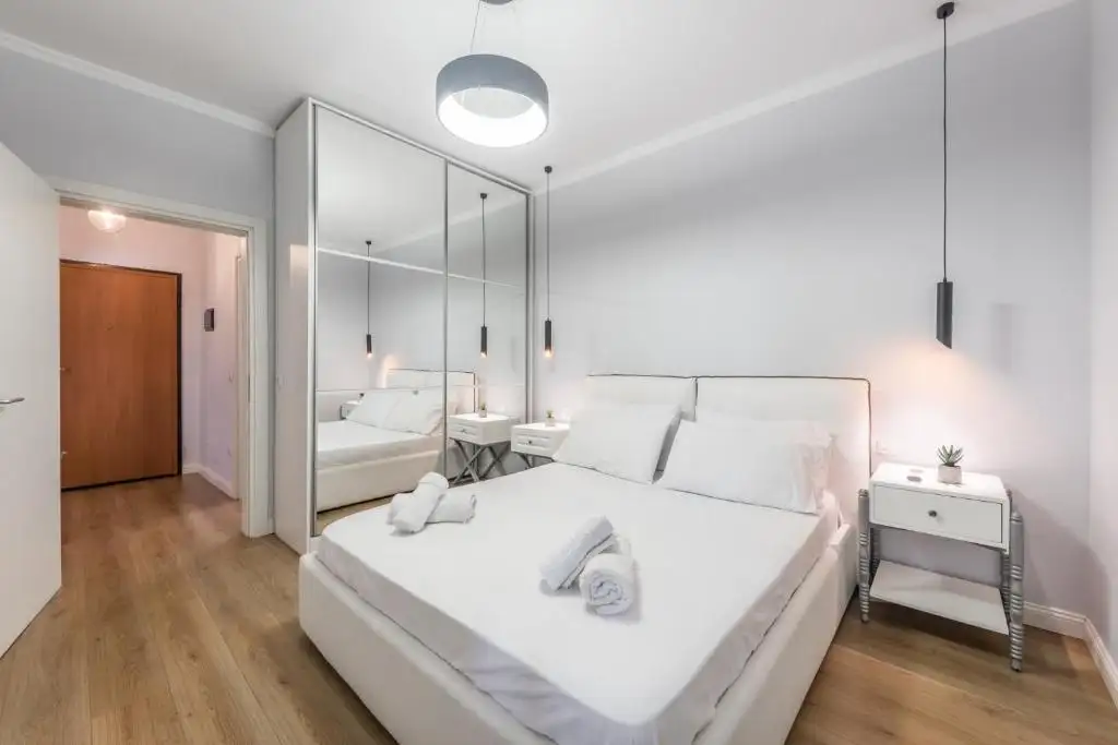 Brand New Apartment By The Port