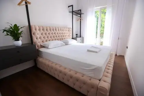 "MiddleNest" Central Apartment