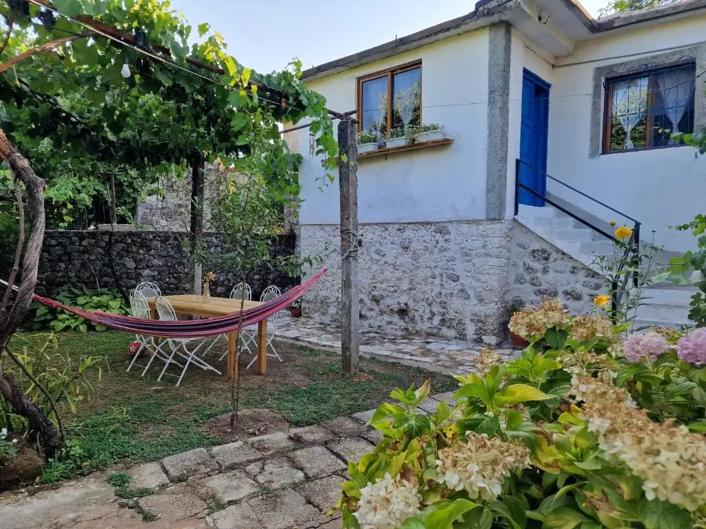 Zhulat Ecovillage - Guesthouse