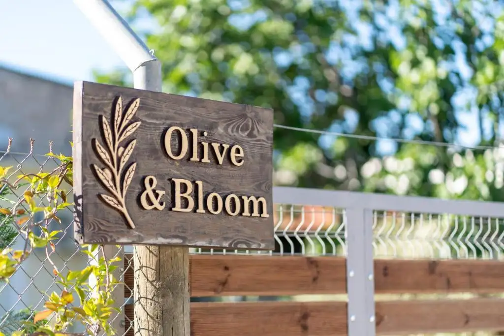 "Olive & Bloom" entire vila with Pool & Private Parking